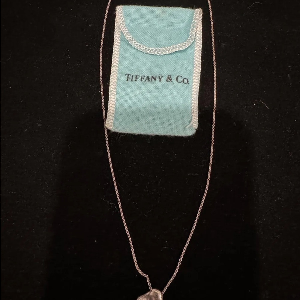 Vintage Tiffany Co. Peretti Sterling Silver 925 Heart Necklace w/pouch - Picture 2 of 6